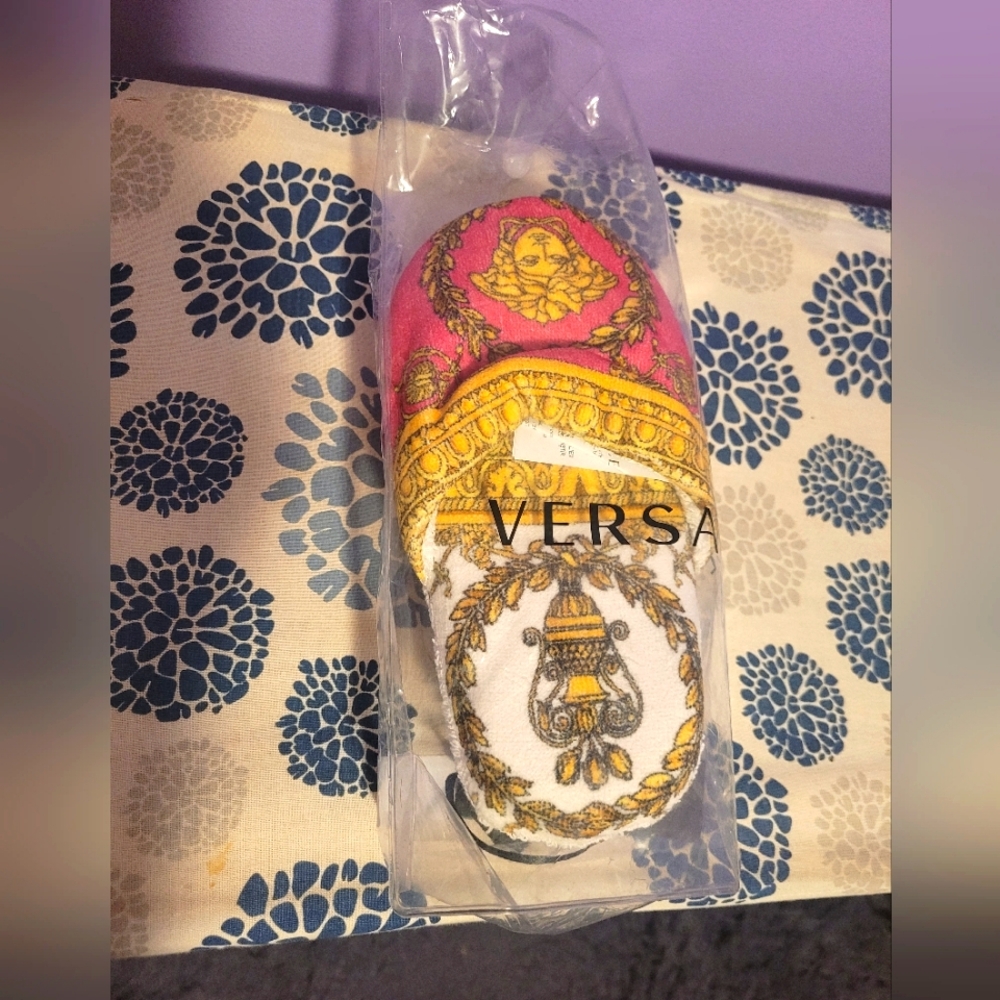 Versace Medusa Womens Slippers - Picture 3 of 7